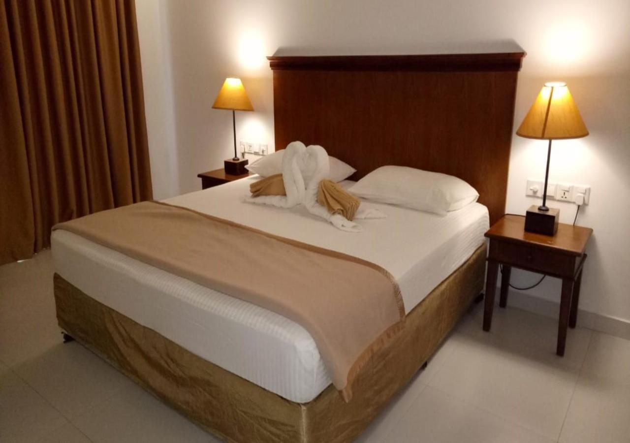 Garden Beach Hotel 칼루타라 외부 사진